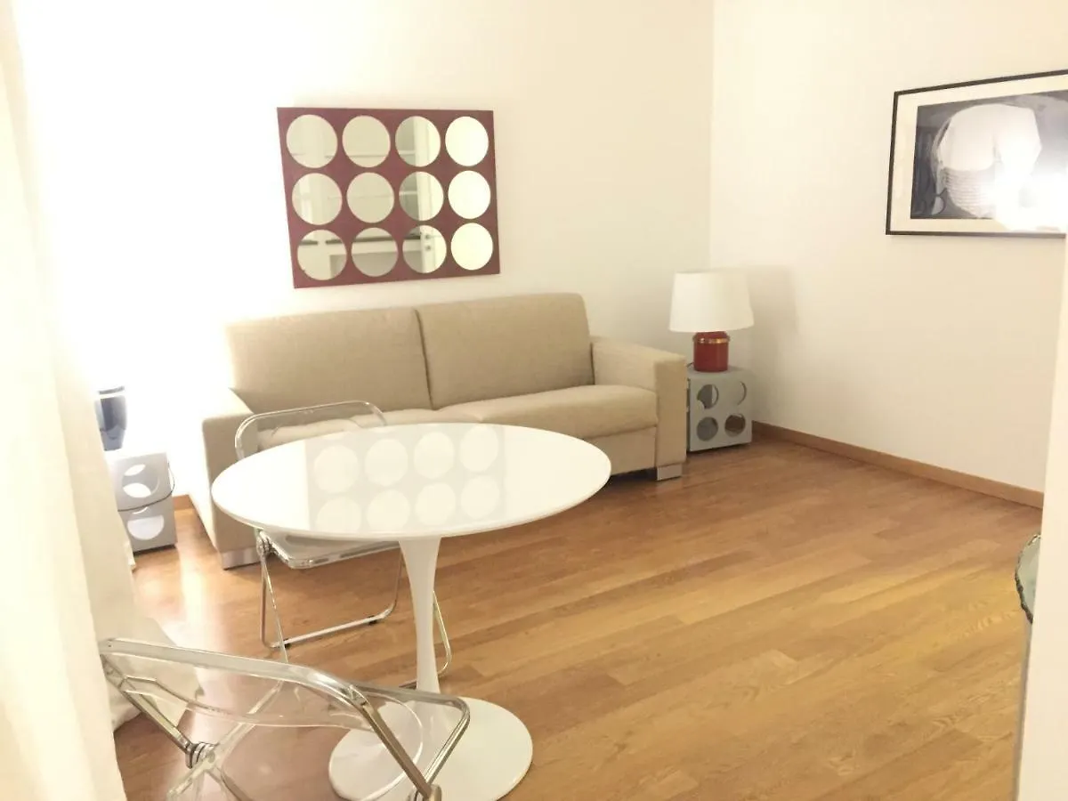 Brera - Fiori Chiari Charme Apartment Milán